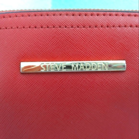 Steve Madden Faux Leather Crossbody Purse Bag Handbad with Gold Chain Strap - Picture 3 of 16